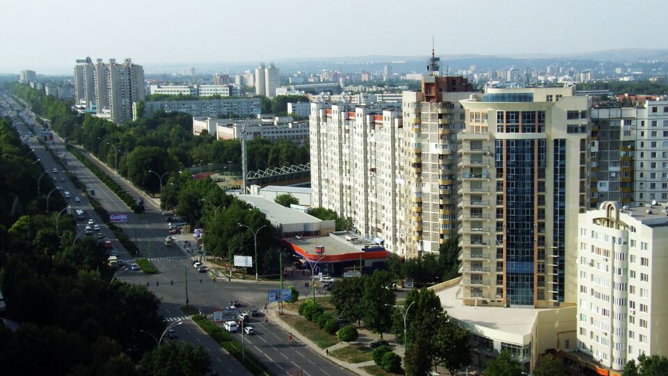 Вид на одну из улиц Кишинева, Молдавия