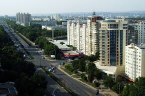 Вид на одну из улиц Кишинева, Молдавия