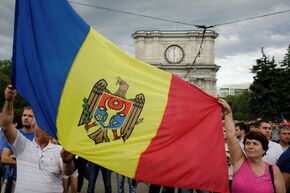 Участники антиправительственных акций протеста в Кишиневе