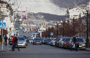 Жители города на улице Новороссийска