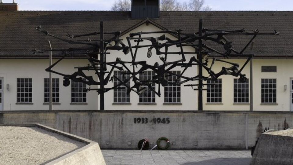Мемориал в память о жертвах концлагеря "Дахау" в Германии