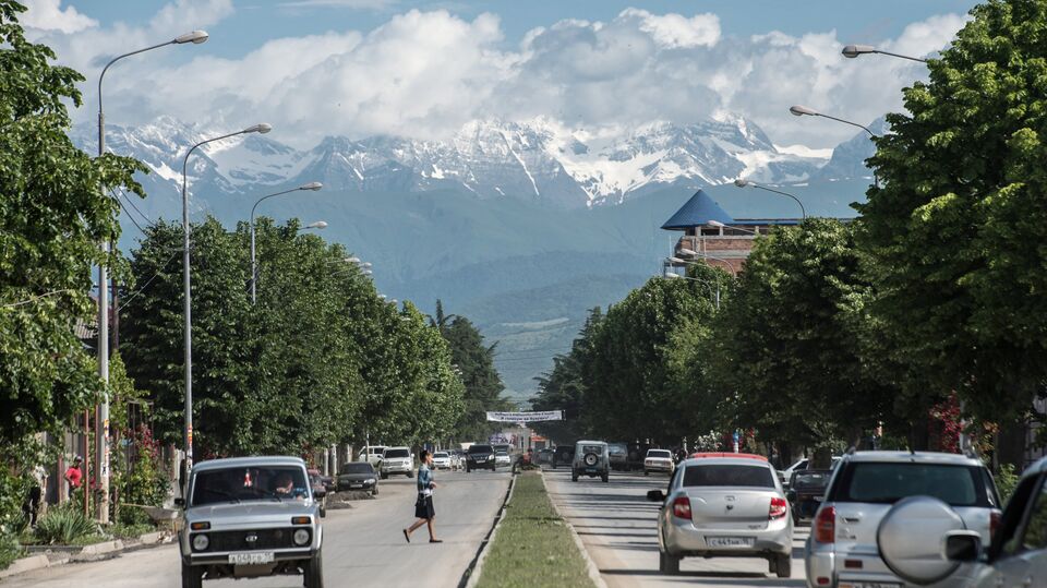 Вид на одну из городских улиц в Цхинвале