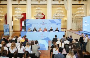 Городской пресс-центр чемпионата мира по футболу FIFA 2018 в Колонном зале Дома Союзов в Москве