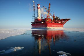 Морская нефтедобывающая платформа "Приразломная"