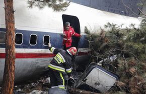 Место крушения грузового самолета Boeing 707 