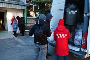 Выдача гуманитарной помощи от ОНФ в Луганске